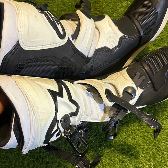 Alpinestars Tech 3S Youth Black and White motocross ATV Riding Boots - Picture 6 of 9